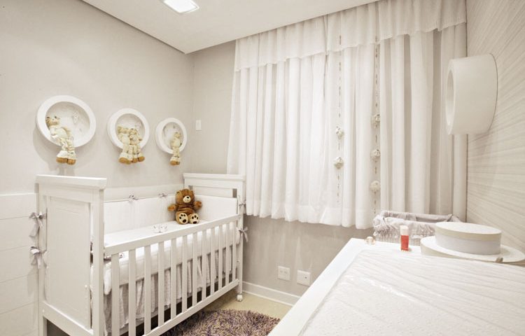 Decoração quarto de bebê pequeno branco