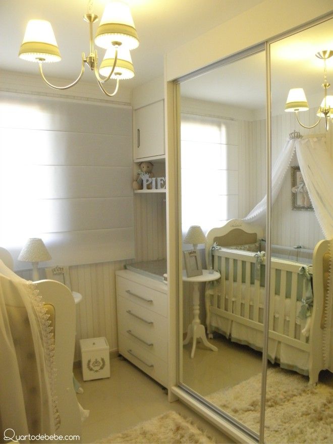 decoração quarto de bebê pequeno com espelhos