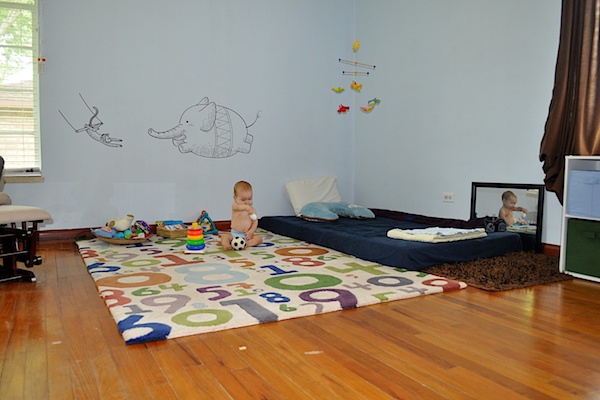 Quarto Montessoriano com espelho